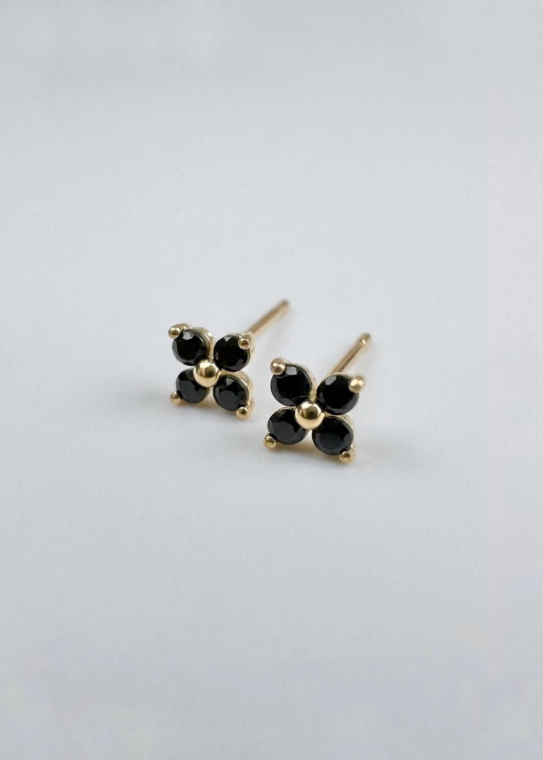 עגילים צמודים היילי 2.5 מ"מ