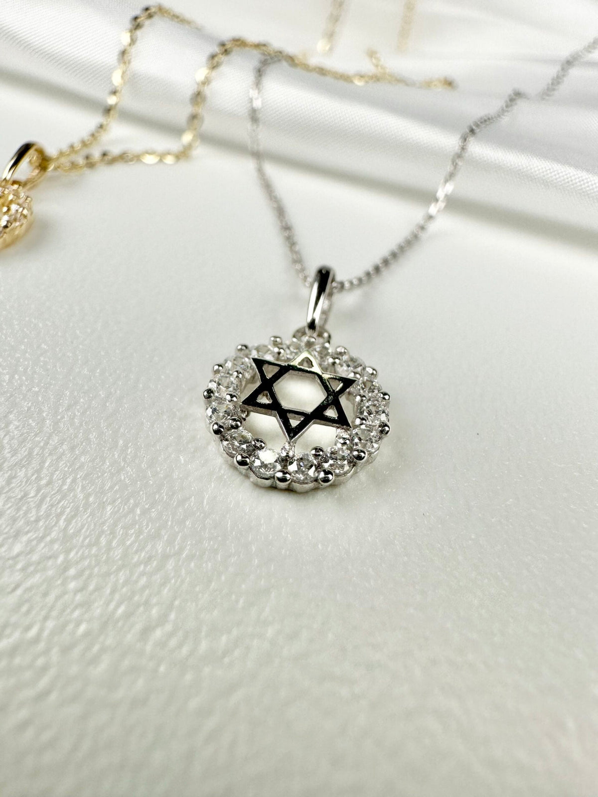 תליון מגן דוד וזרקונים