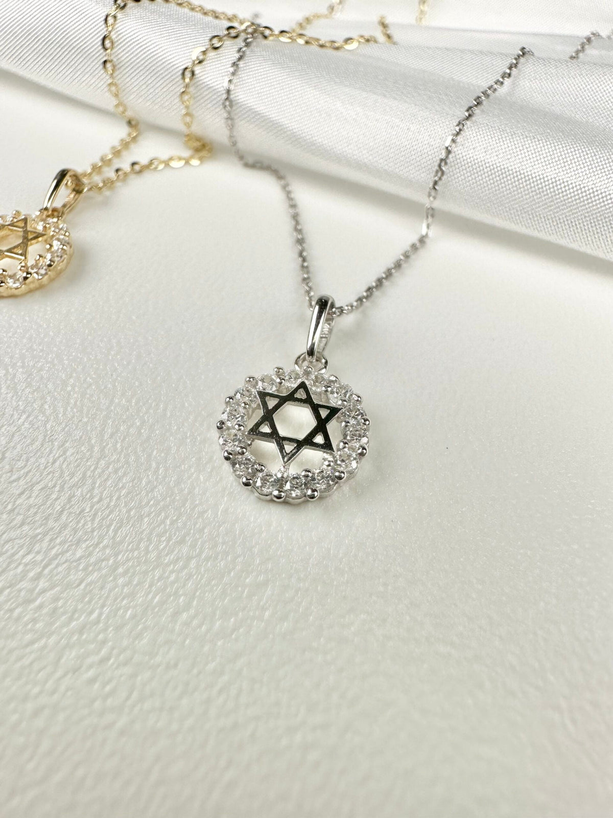תליון מגן דוד וזרקונים