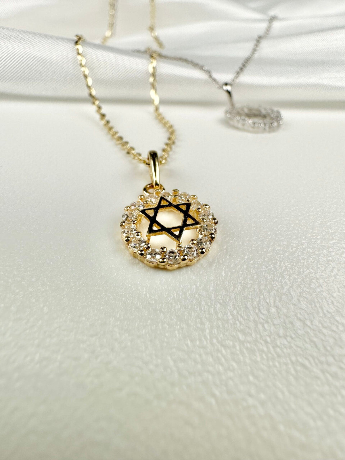 תליון מגן דוד וזרקונים