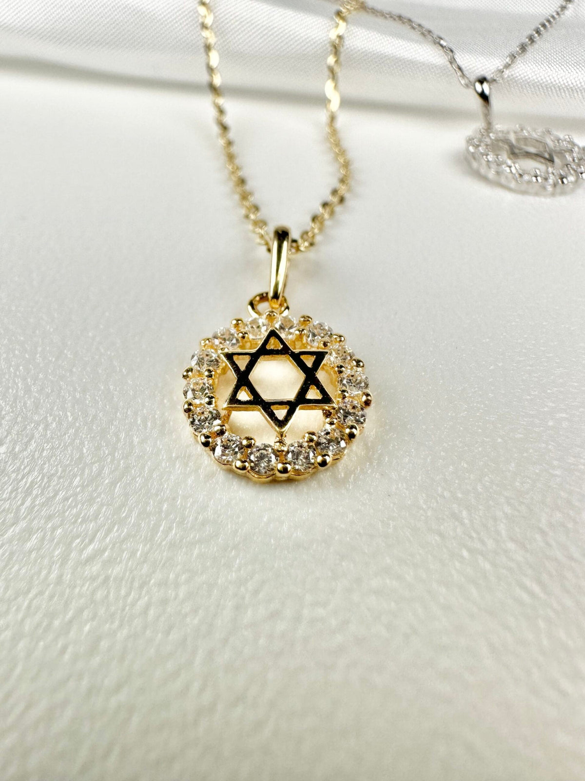 תליון מגן דוד וזרקונים